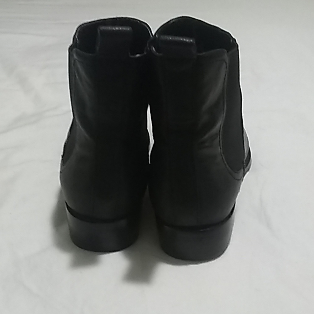 Boots - Picture 3 of 6